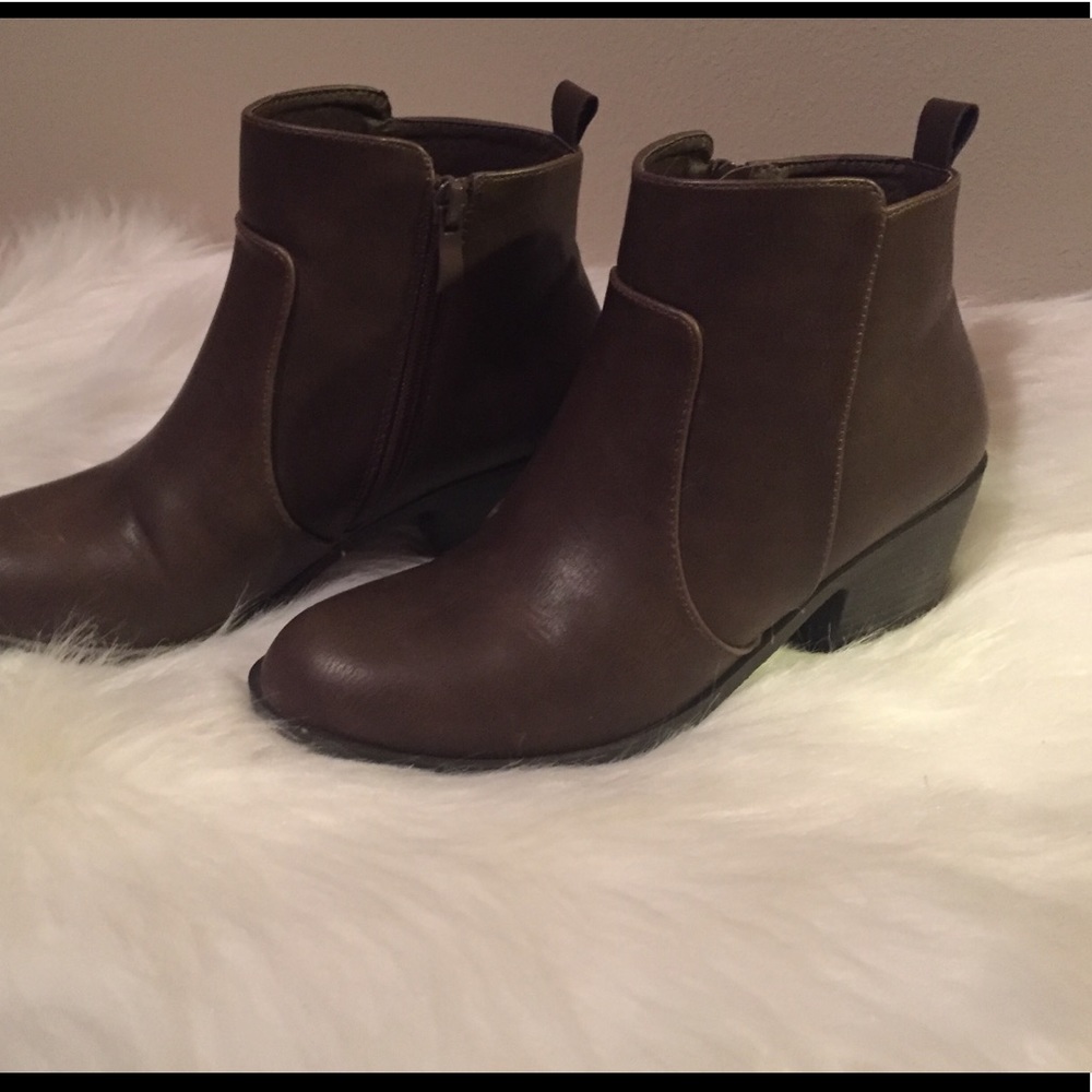 Brand new Kenya color booties!